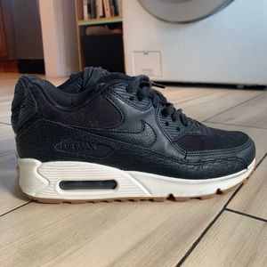 Black Nike Air Max